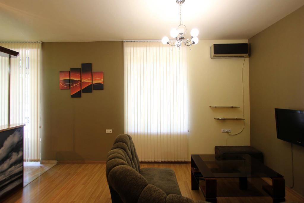 Studio With Balcony On Sayat Nova Avenue Yerevan Ngoại thất bức ảnh