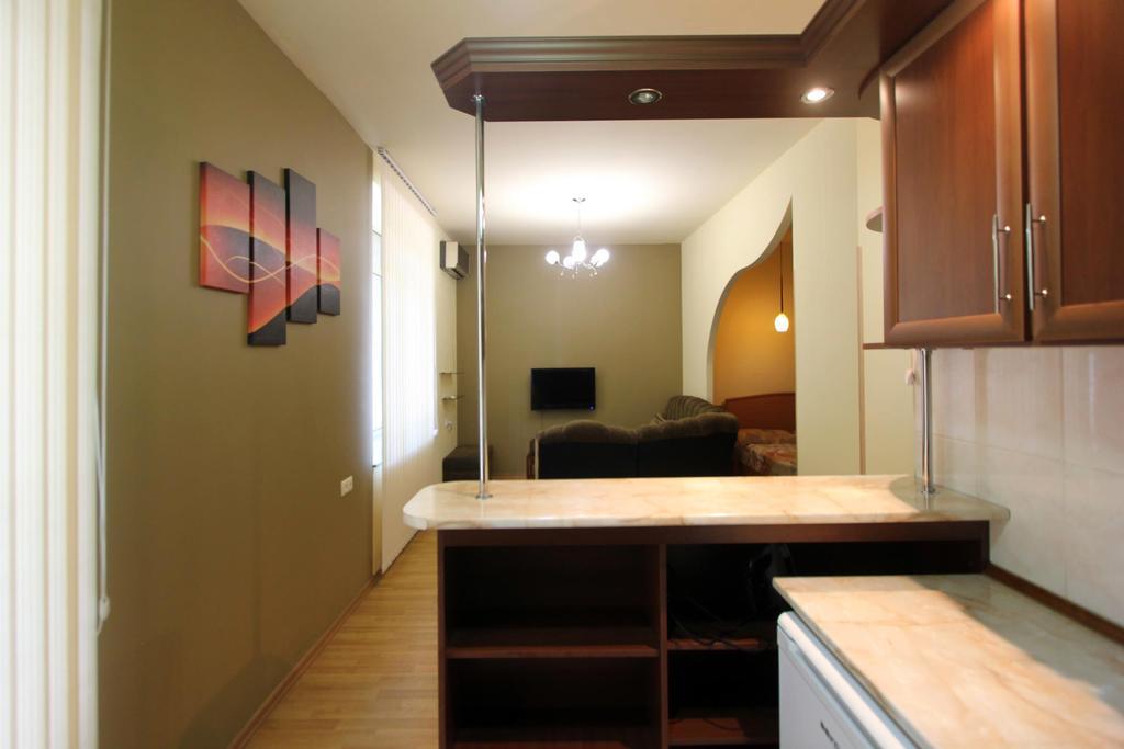 Studio With Balcony On Sayat Nova Avenue Yerevan Ngoại thất bức ảnh